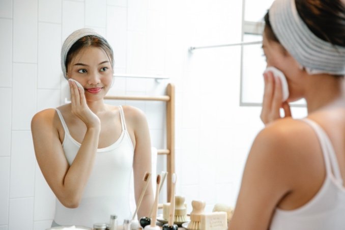 Cómo ponerse una mascarilla facial y sacarle el máximo rendimiento